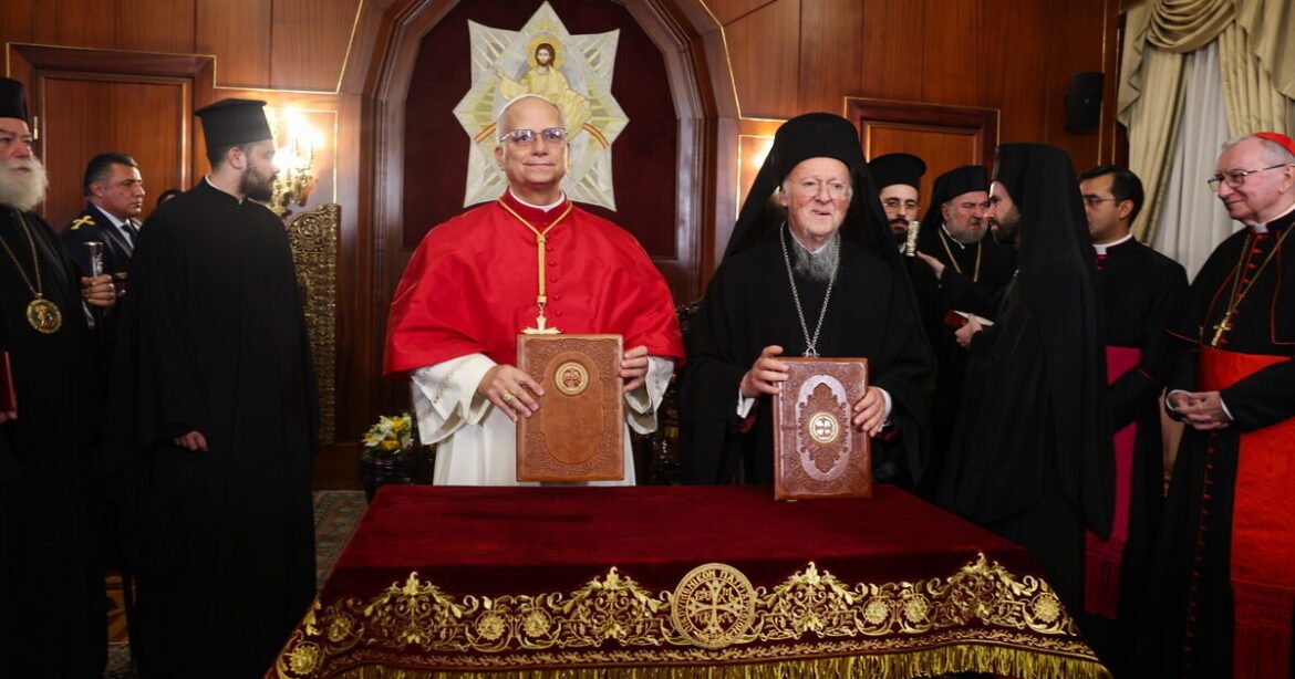 Ιστορική συνάντηση στην Κωνσταντινούπολη – Πάπας Λέων ΙΔ’ και Πατριάρχης Βαρθολομαίος υπέγραψαν Κοινή Διακήρυξη για ενότητα και ειρήνη (