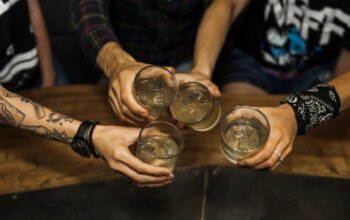 Ηράκλειο: Στο νοσοκομείο 17χρονος μαθητής από κατανάλωση αλκοόλ σε σχολική εκδρομή – 3 συλλήψεις