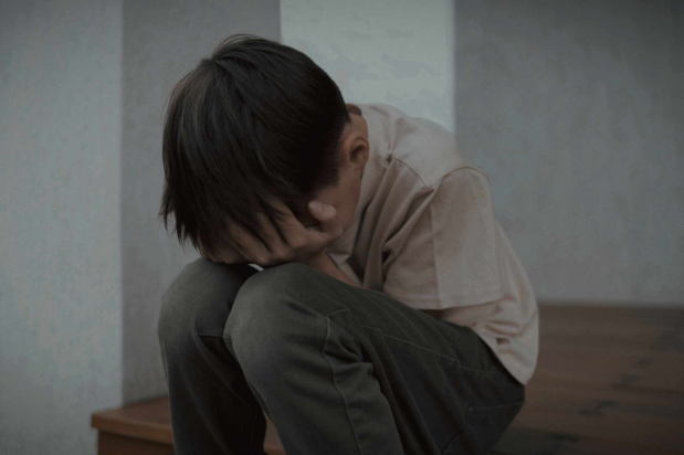 Ρόδος: 32χρονος ξυλοκόπησε τα παιδιά της συντρόφου του – Έσβηνε τσιγάρα στα πρόσωπα και στα σώματά τους