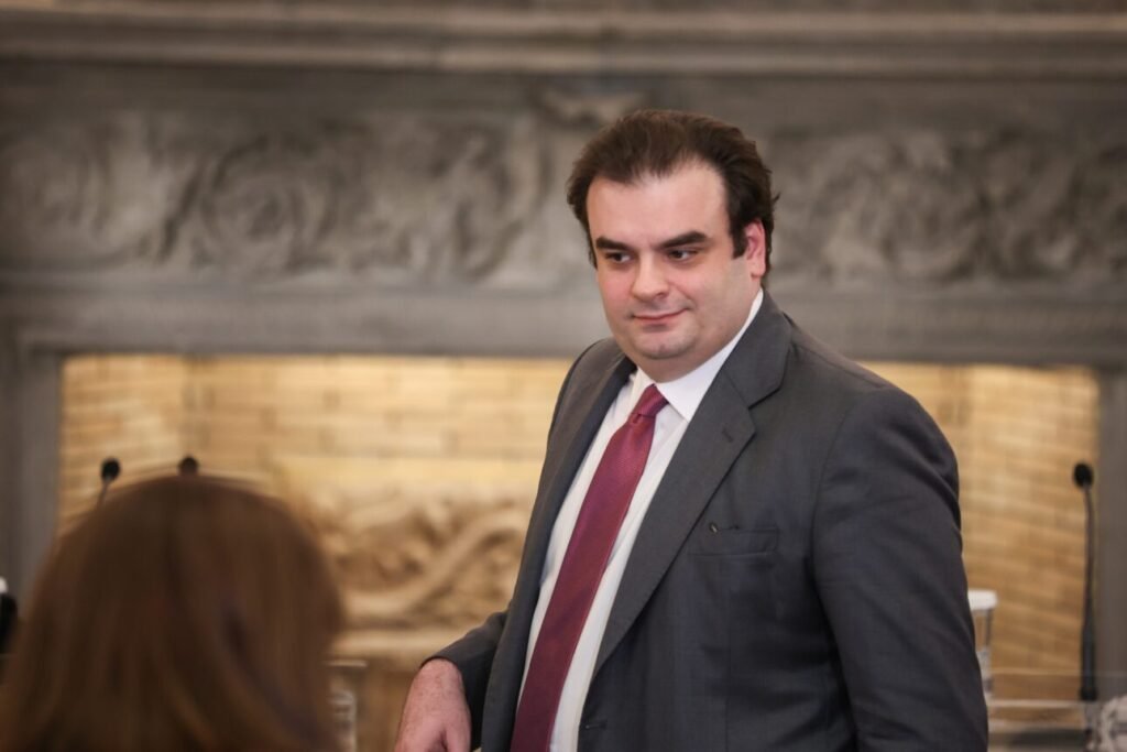 Financial Times: Ο Πιερρακάκης και το Comeback Kid για την προεδρία του Eurogroup