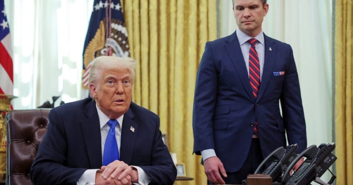 Σφίγγει τη θηλιά στον Μαδούρο ο Τραμπ – Πιεστικά ερωτήματα για το follow up χτύπημα που διέταξε ο Χέγκσεθ