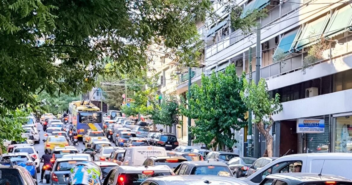 Κίνηση στους δρόμους: Στο «κόκκινο» Κηφισός και Αττική Οδός – Χάος σε Αθηνών και Κηφισίας