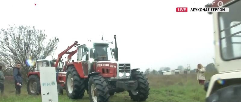 Σέρρες: Αγρότες με τρακτέρ «έσπασαν» το μπλόκο των αστυνομικών – Κατευθύνονται προς Προμαχώνα