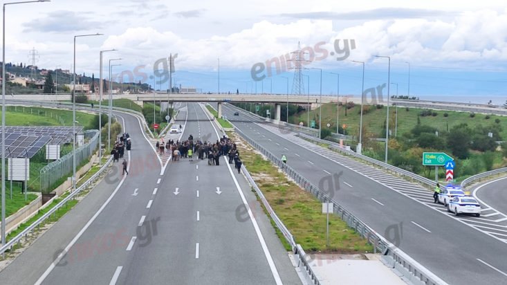 Αγρότες: Άνοιξε η Εθνική Οδός Πατρών – Κορίνθου – Κλιμακώνουν τις κινητοποιήσεις τους τις επόμενες ημέρες – ΦΩΤΟ και ΒΙΝΤΕΟ