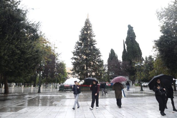 Χάρτες: Πώς θα κινηθεί η κακοκαιρία την Πέμπτη – Σε «κόκκινο συναγερμό» και η Αττική