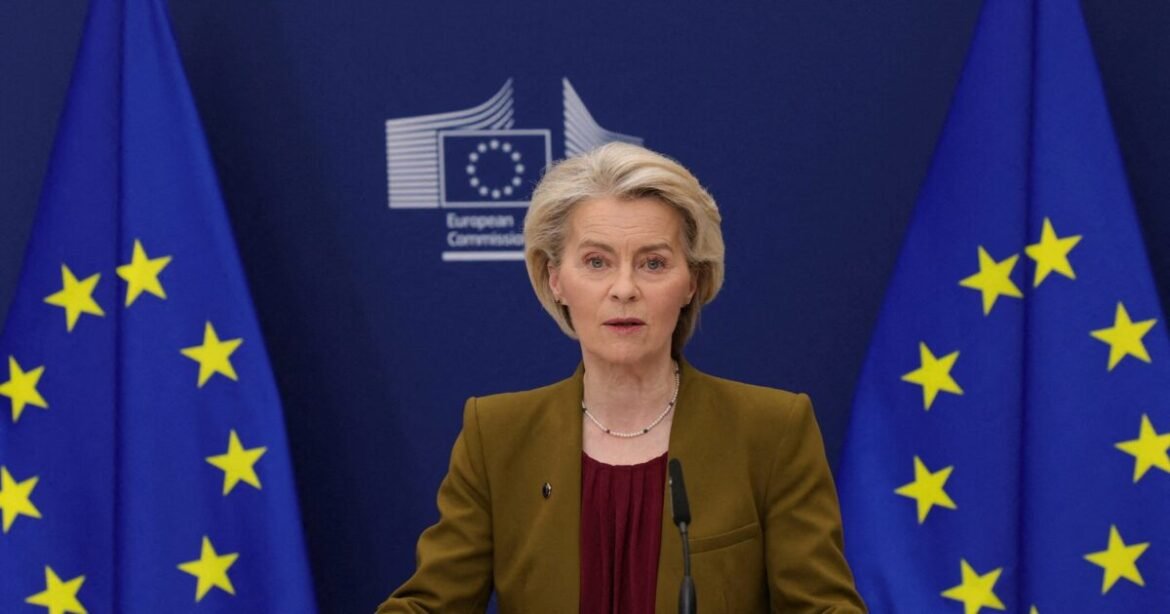 Κομισιόν: Με ευρω-ομόλογα και ρωσικά assets η στήριξη της Ουκρανίας με 135 δισ. ευρώ