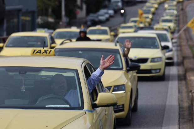 Χωρίς ταξί η Αθήνα και σήμερα μετά την παράταση της απεργίας – Νέα συγκέντρωση διαμαρτυρίας