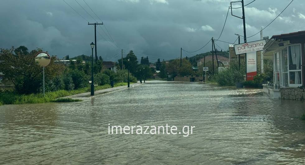 Κακοκαιρία στη Ζάκυνθο: Πλημμυρισμένοι δρόμοι και μικρές κατολισθήσεις από την έντονη βροχόπτωση – Δείτε