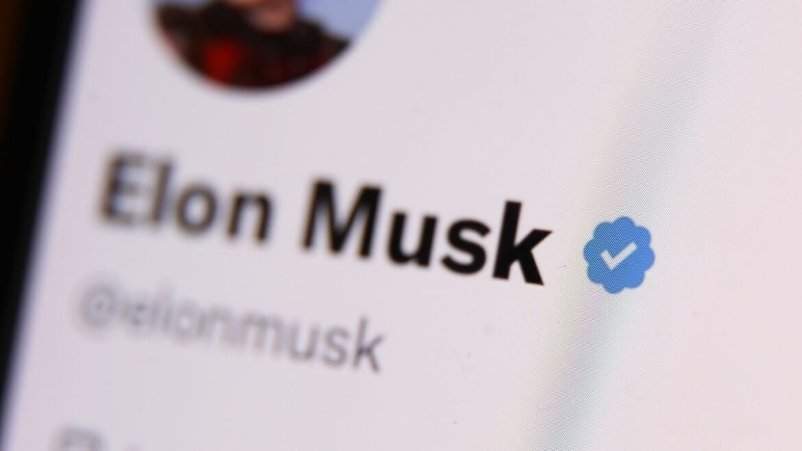 Η ΕΕ επιβάλλει πρόστιμο €120 εκατομμυρίων στο X, χαρακτηρίζοντας τα μπλε σημάδια ελέγχου “παραπλανητικά”