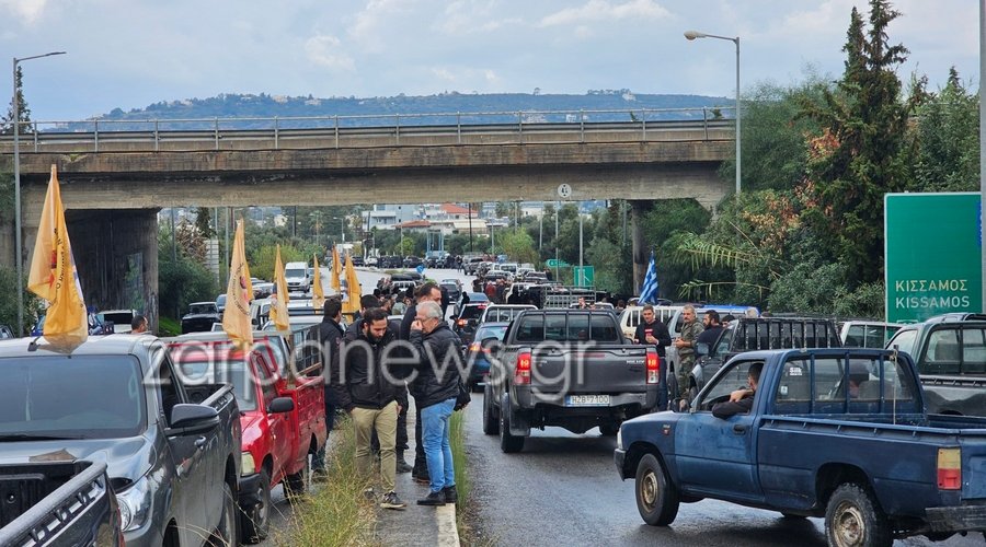Χανιά: Επεισόδια με αγρότες έξω από το αεροδρόμιο – Αναποδογύρισαν όχημα της ΕΛ.ΑΣ., 2 τραυματίες