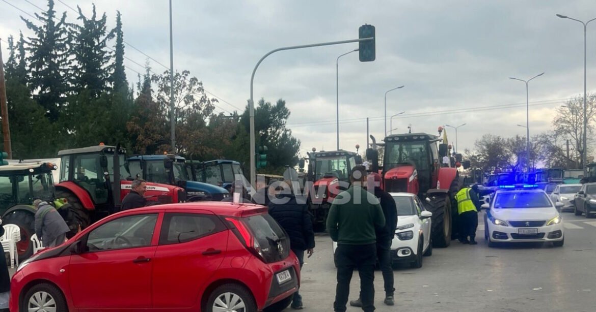 Οδηγός επιβίωσης για τα μπλόκα αγροτών: Ποιοι δρόμοι είναι κλειστοί, σε ποιες περιοχές κλείνουν και οι παράδρομοι