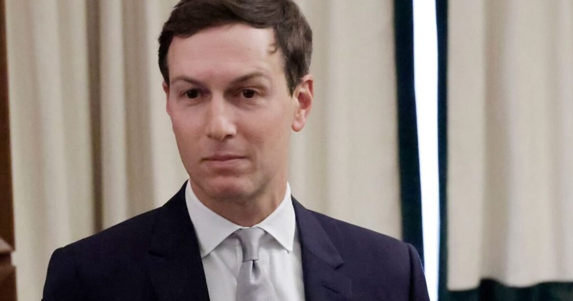 Axios: Εταιρία του Κούσνερ συμμετέχει στην προσπάθεια της Paramount να εξαγοράσει την Warner Bros