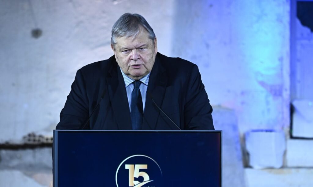 Βενιζέλος: Αμεση ανάγκη για ρίξεις αλλά και υπερβάσεις