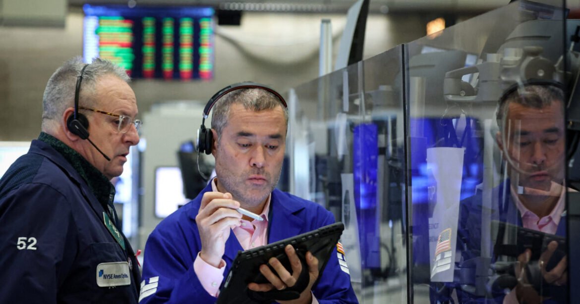 Wall Street: Κλείσιμο με μικρή πτώση εν αναμονή της απόφασης Fed αυτή την εβδομάδα