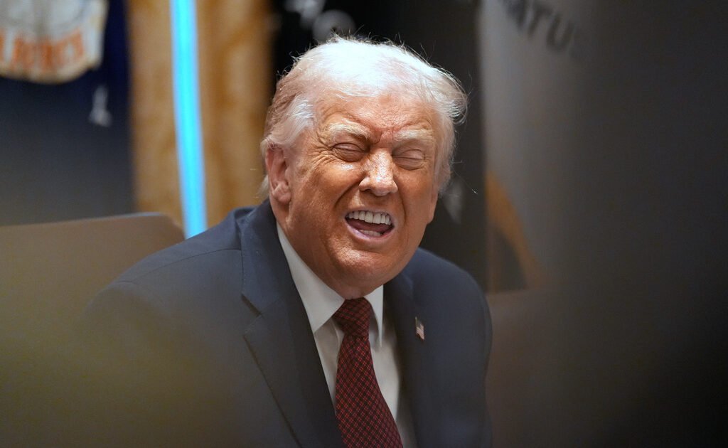 Στο πλευρό του Μασκ ο Τραμπ για το πρόστιμο στο Χ: «Ευρώπη, πρόσεξε παίρνεις κακές κατευθύνσεις»