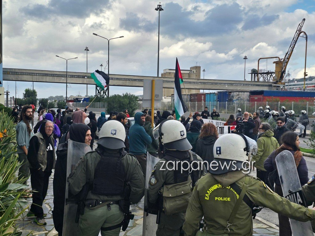 Χανιά: Διαμαρτυρία για την άφιξη του κρουαζιερόπλοιου Crown Iris στο λιμάνι της Σούδας – ΒΙΝΤΕΟ