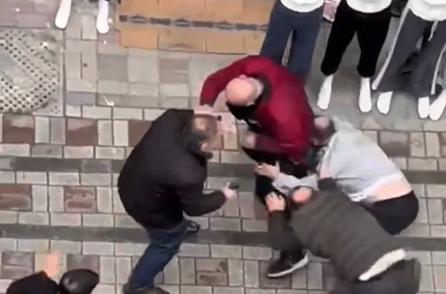 Κωνσταντινούπολη: Τον σκότωσε ο γείτονάς του για μία θέση πάρκινγκ – Συγκλονιστικό βίντεο