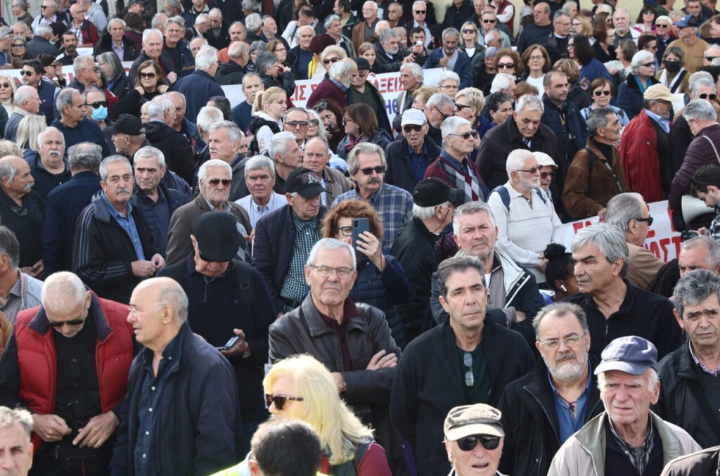 Προσωπική διαφορά: Στη Βουλή η ρύθμιση για την κατάργηση του συμψηφισμού στις συντάξεις
