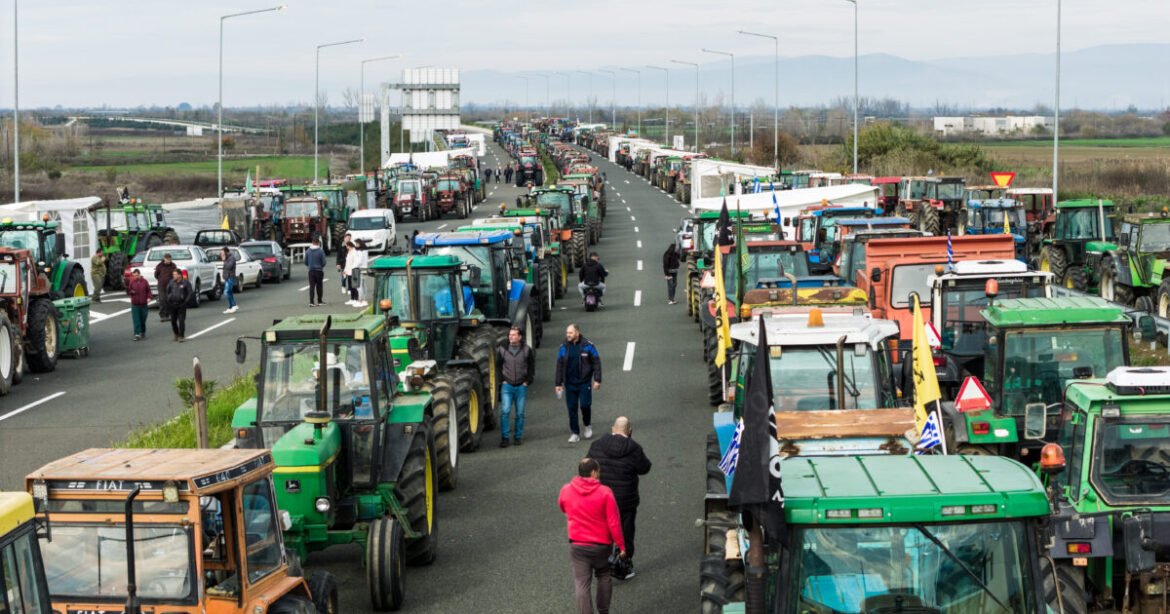 Μπλόκα αγροτών: Αποκλεισμοί δρόμων και μπλόκα σε όλη την Ελλάδα – Δείτε χάρτη