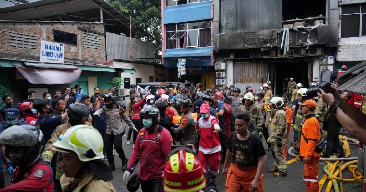 Ινδονησία: 22 εργαζόμενοι νεκροί από φωτιά σε κτίριο γραφείων – Ανάμεσά τους μία έγκυος (Βίντεο)
