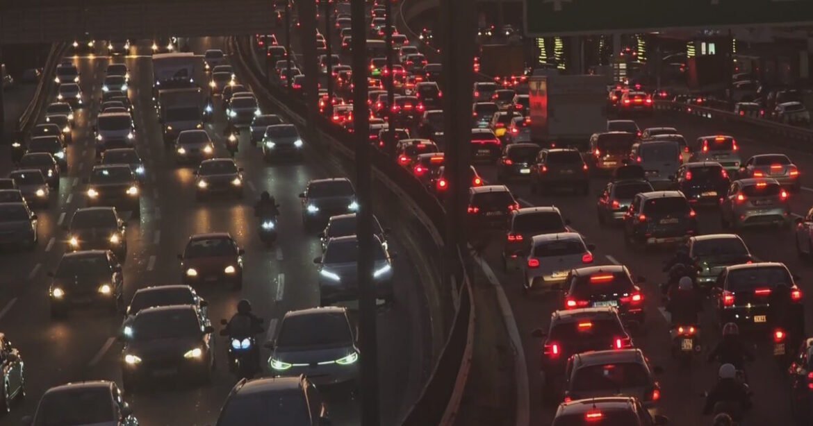 Κίνηση στους δρόμους: Απροσπέλαστος ο Κηφισός – Μποτιλιάρισμα από τον Πειραιά έως την Κηφισιά