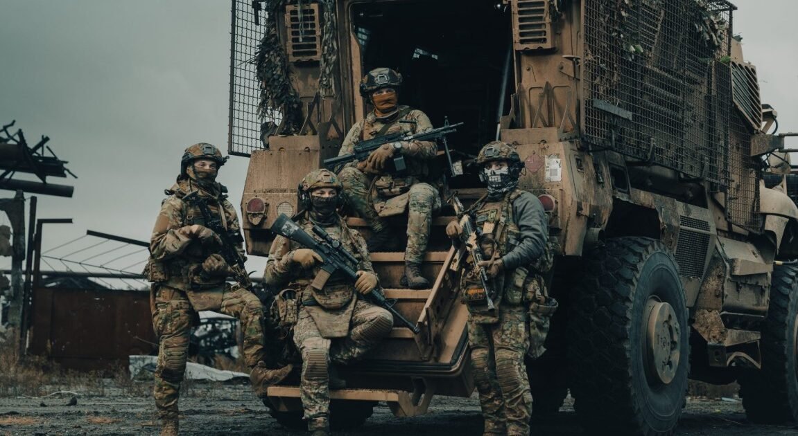 Ο ουκρανικός στρατός διαλύει τις λεγεώνες των ξένων και τους στέλνει σε μονάδες εφόδου