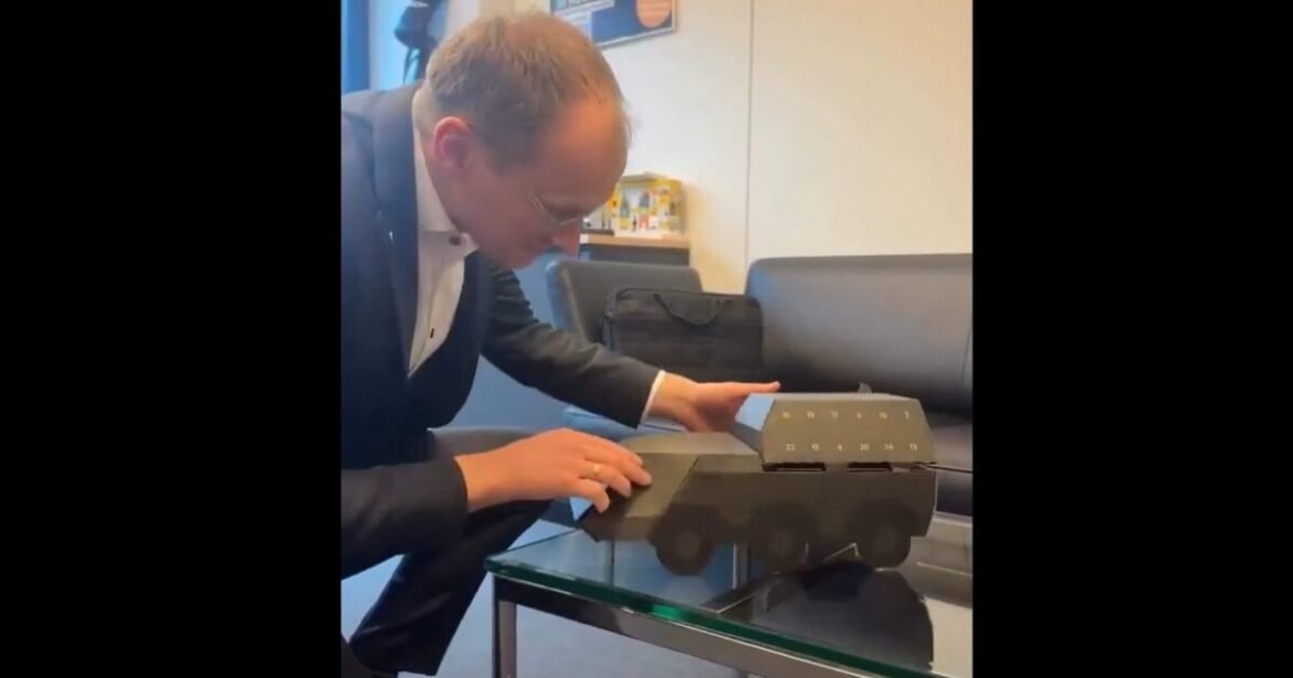 Γερμανία: Άρμα μάχης – ημερολόγιο το χριστουγεννιάτικο δώρο της Rheinmetall