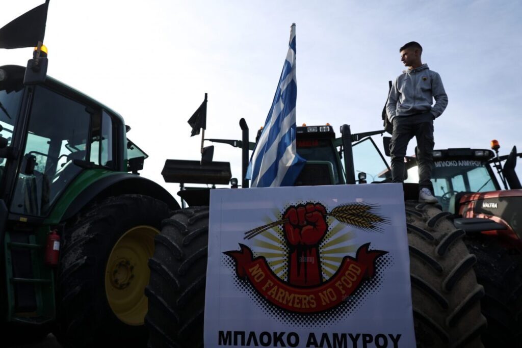 «Περιμένουμε τους εκπροσώπους σας»: Ανοιγμα της κυβέρνησης στους αγρότες για συνάντηση σε «υψηλό επίπεδο»