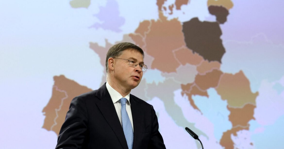 Βάλντις Ντομπρόβσκις: Η νίκη του Κυριάκου Πιερρακάκη συμβολική στιγμή για την Ελλάδα και την ευρωζώνη