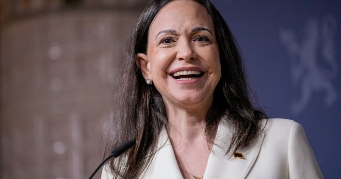 Με ψαρόβαρκα και τζετ : Πώς η κάτοχος του Νόμπελ Ειρήνης δραπέτευσε από τη Βενεζουέλα