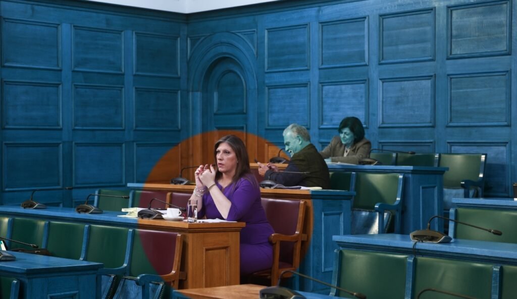 Ζωή στην Εξεταστική: «Καλσόν», «γυμνοσάλιαγκες» και μια κλήση στο 100 για το «λαρύγγι»