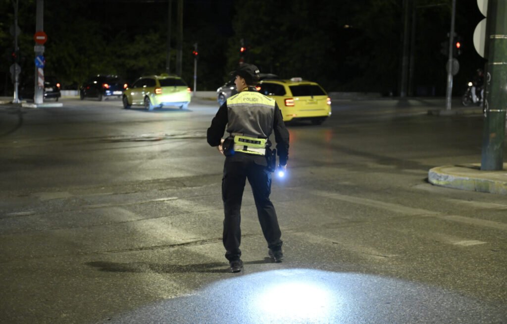 Μητσοτάκης και Χρυσοχοΐδης σε σημείο διενέργειας αλκοτέστ