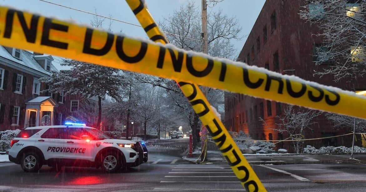 Μακελειό στο Πανεπιστήμιο Μπράουν: Ύποπτος ο 24χρονος Μπέντζαμιν Έρικσον – Βρέθηκαν όπλα