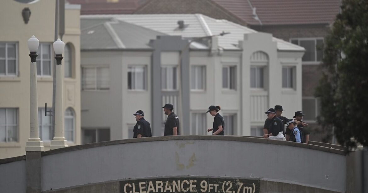 Αυστραλία: Πατέρας και γιος οι δράστες της σφαγής στο Σίδνεϊ – Είχαν άδεια για έξι όπλα