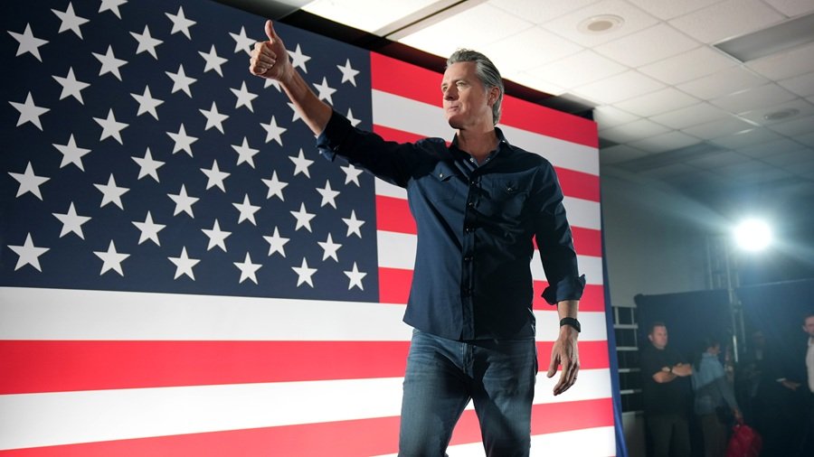 Ο πρώην σύζυγος της Κίμπερλι, Γκάβιν Νιούσομ, βασικός αντίπαλος του Τραμπ – Φαβορί των Δημοκρατικών για τις Προεδρικές εκλογές το 2028