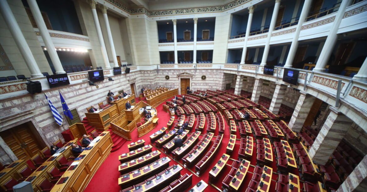 Live: Η συζήτηση του προϋπολογισμού στη Βουλή