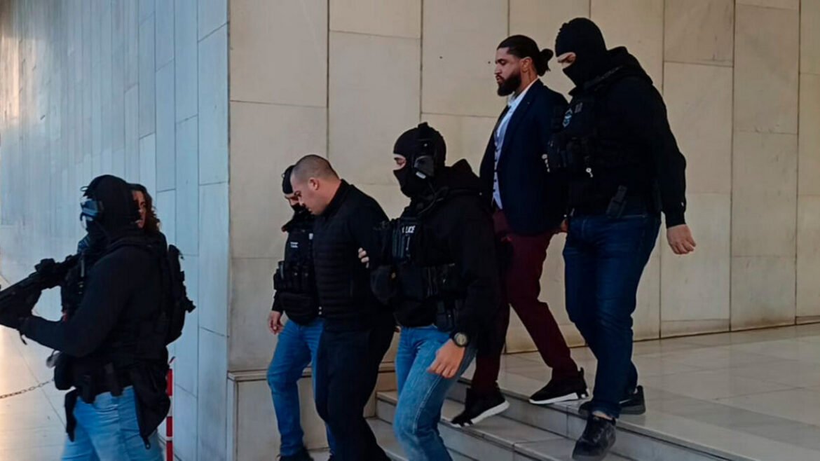 Διπλή δολοφονία στη Φοινικούντα: Προσωρινά κρατούμενοι οι δύο κατηγορούμενοι ως ηθικοί αυτουργοί