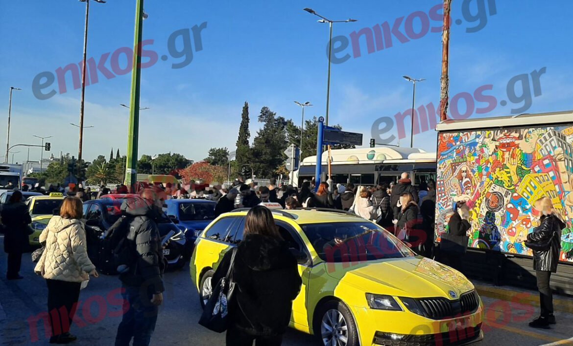 Χαμός στις στάσεις λεωφορείων μετά το τεχνικό πρόβλημα στη Γραμμή 3 του Μετρό – «Δεν χωράνε όλοι οι