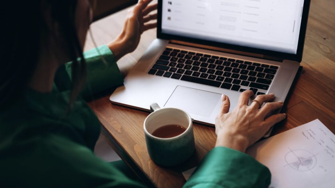 Το νέο μοντέλο GPT-5.2 θέλει να σας βοηθήσει να αυτοματοποιήσετε την εργασία σας