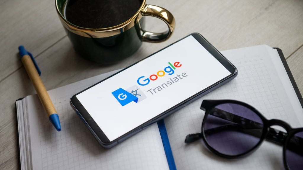 Το Google Translate λανσάρει μεταφράσεις σε πραγματικό χρόνο για χρήστες ακουστικών