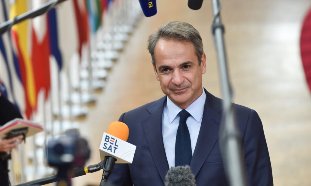 Στις Βρυξέλλες ο Μητσοτάκης – η γραμμή της Ελλάδας για Ουκρανία, διεύρυνση, προϋπολογισμό