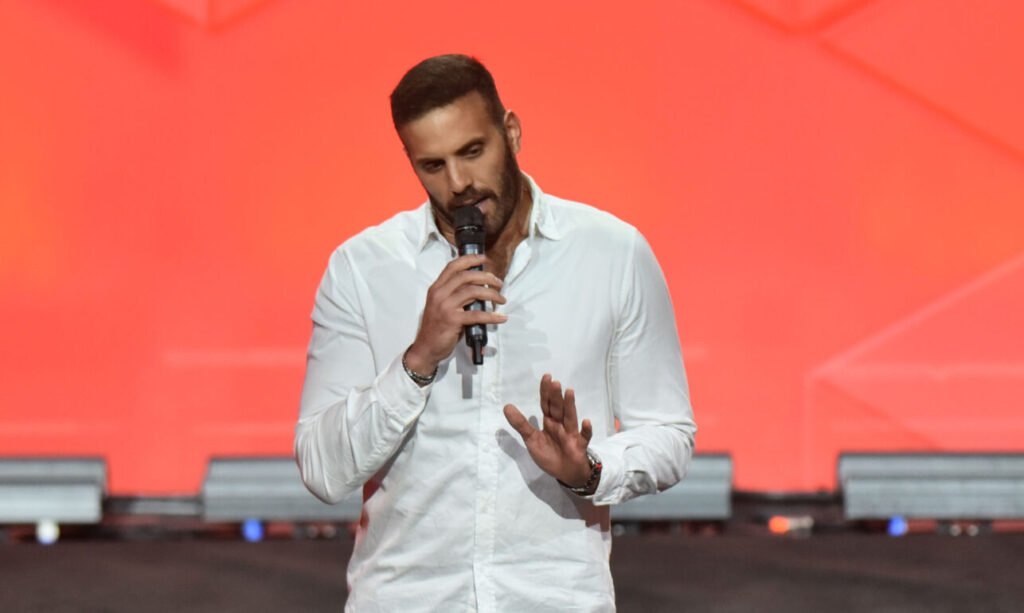 Παππάς για ξυλοδαρμό δημοσιογράφου: Παραδέχεται το λάθος, δεν ζητά συγγνώμη