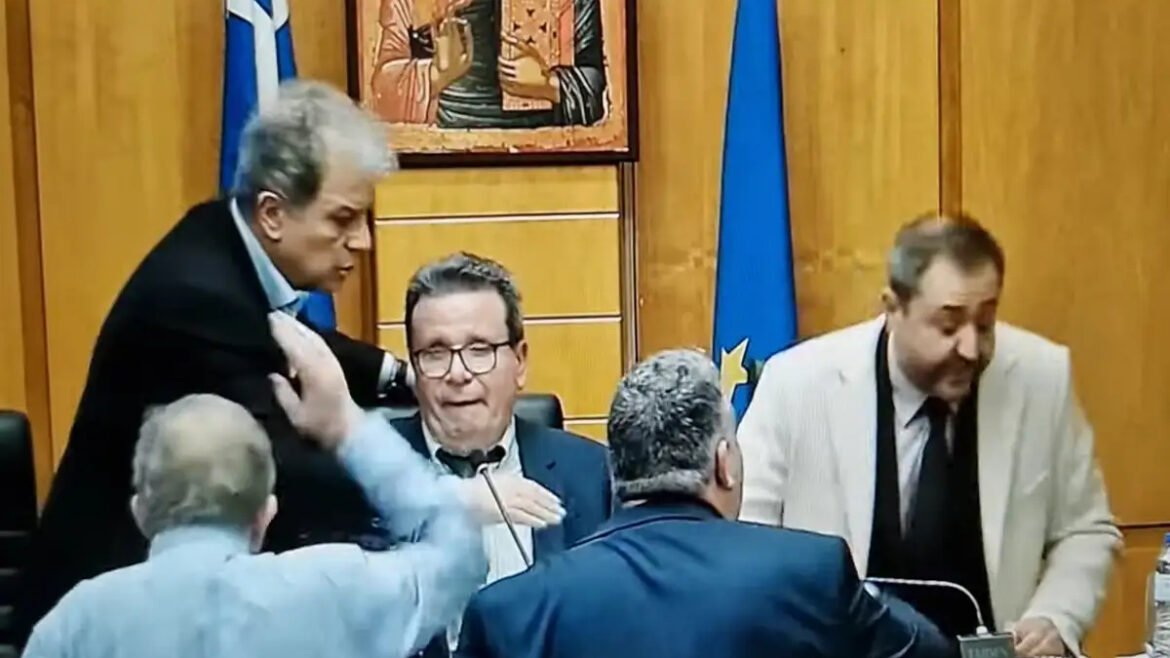 Ένταση στο περιφερειακό συμβούλιο Δυτικής Μακεδονίας: Φωνές, σπρωξιές και διακοπή – Δείτε βίντεο