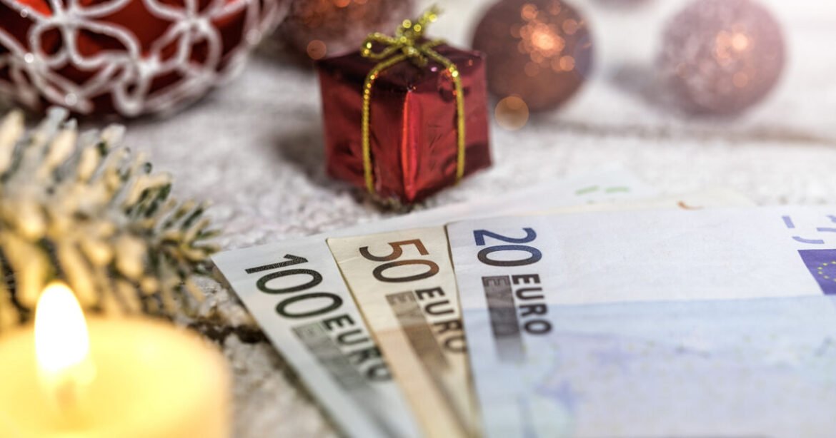 ΓΣΕΕ: Πως θα πληρωθούν οι αργίες τα Χριστούγεννα και την Πρωτοχρονιά