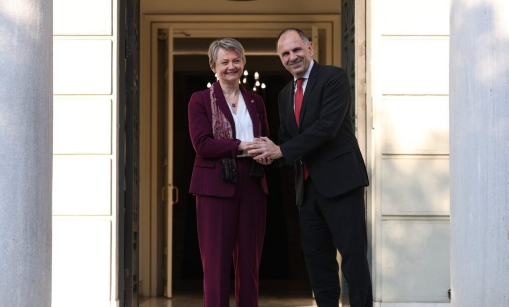 Συνάντηση Γεραπετρίτη με βρετανίδα ΥΠΕΞ – Στο τραπέζι τα Γλυπτά και η διεθνής ασφάλεια