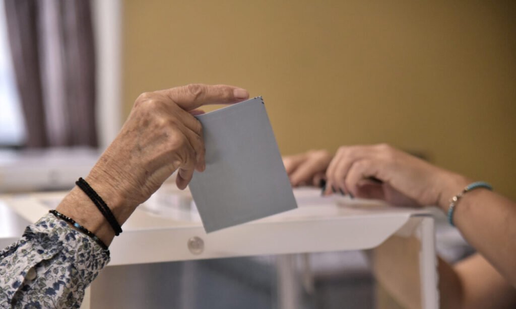 Δημοσκόπηση Metron Analysis: Στο 27% η Νέα Δημοκρατία – Στο 14,1% το ΠΑΣΟΚ