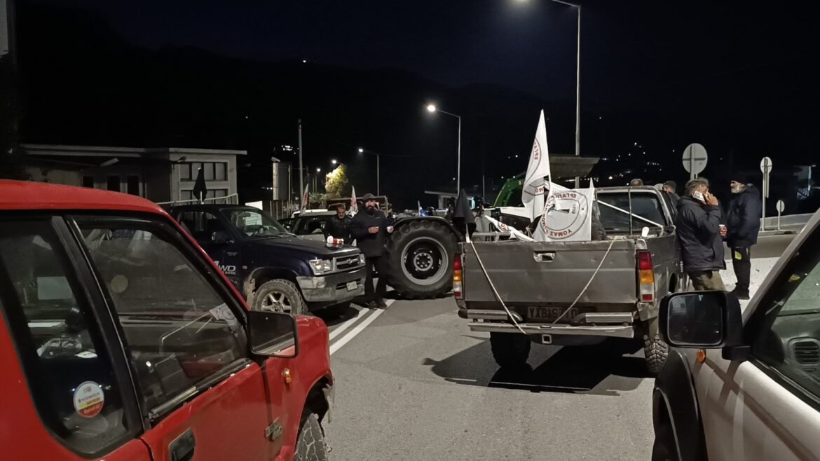 Σάμος: Άνοιξε το μπλόκο των αγροτών στον κόμβο Κοκκαρίου – Σε νέα συνεδρίαση θα καθορίσουν την στάση τους