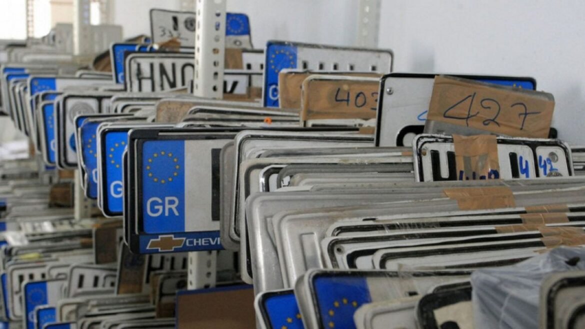 Δήμος Αθηναίων: Ξεκινά σήμερα η επιστροφή πινακίδων κυκλοφορίας από τη Δημοτική Αστυνομία