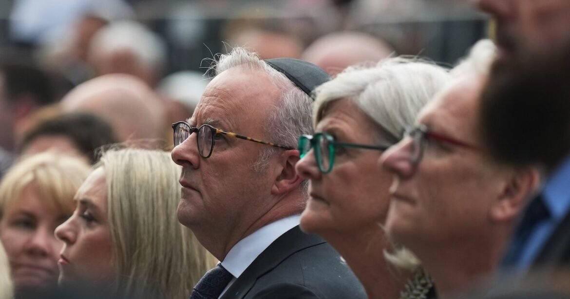 Αποδοκιμάστηκε ο Αυστραλός πρωθυπουργός σε τελετή μνήμης για το μακελειό στο Σίδνεϊ (βίντεο)