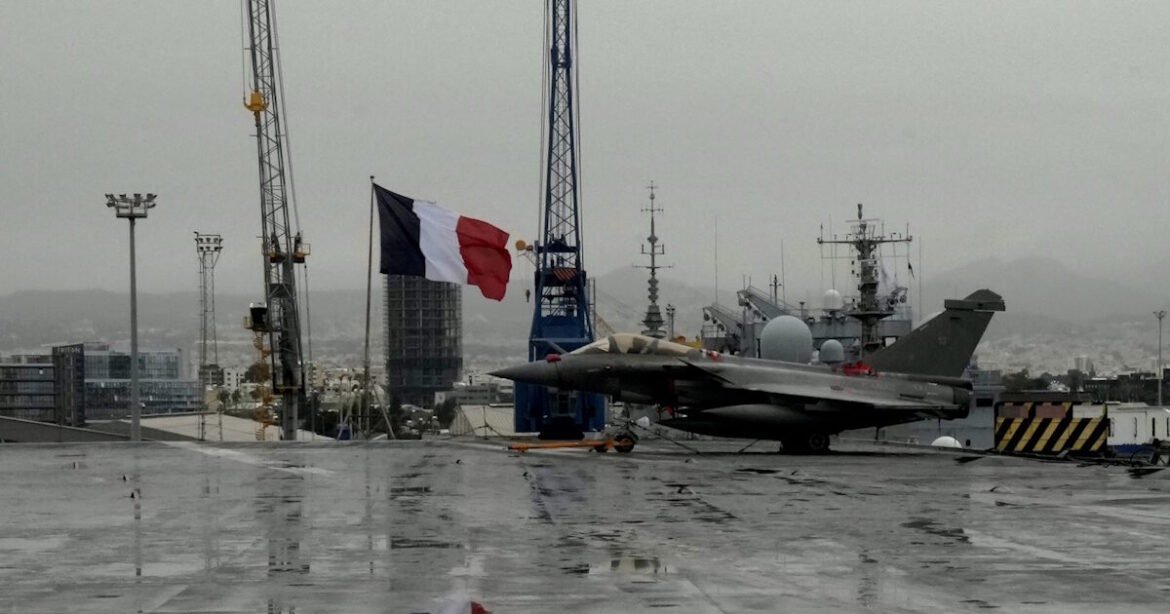 Ο Μακρόν ανακοίνωσε την κατασκευή του μεγαλύτερου πολεμικού πλοίου στην ιστορία της Ευρώπης